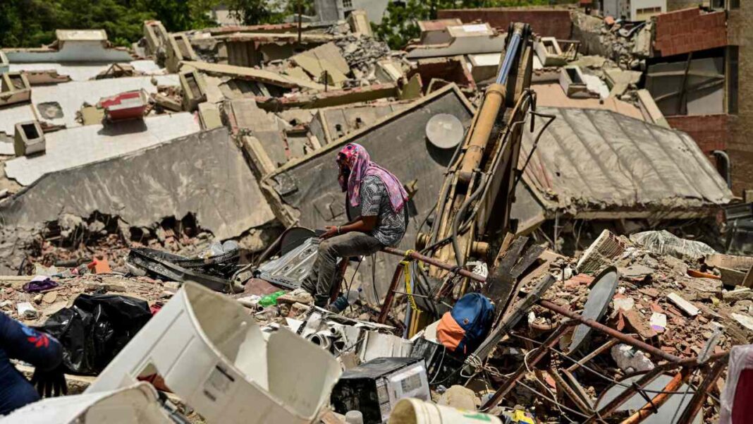 Suben a 3.899 los muertos por el doblete sísmico