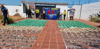 Autoridades en Falcón detuvieron a dos personas con 300 kilos de drogas y armas de asalto