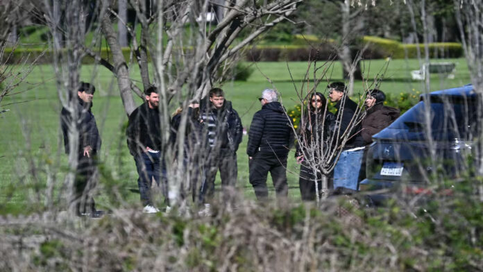 la-familia-messi-despide-a-jorge-messi-en-parque-XEBUDKTYX5EDBLJABKLHAG3M3U